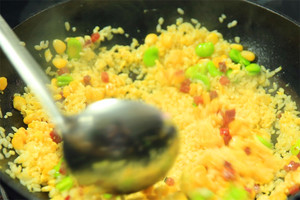 然后加入炒好的食材混合均勻，炒熟即可。出鍋前加少許黑胡椒、鹽和蔥花就可以啦！?。?>
					</div>
					<span>步驟 8/8</span>
					<p>然后加入炒好的食材混合均勻，炒熟即可。出鍋前加少許黑胡椒、鹽和蔥花就可以啦！?。?/p>
				</li>
		</ul>
	</div>
	</div>



<div   id=