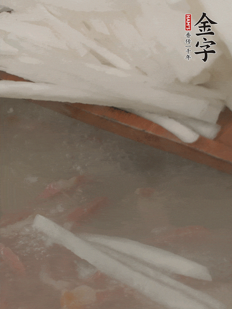 放蘿卜絲，燉5分鐘。