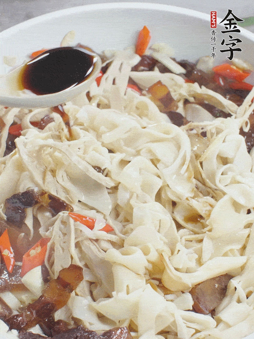 下糯米筍，淋一點生抽、蠔油調(diào)味。