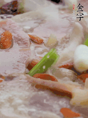 最后下枸杞、蒜白。