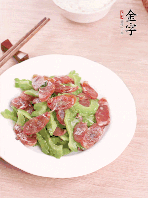 一小撮糖調(diào)味。