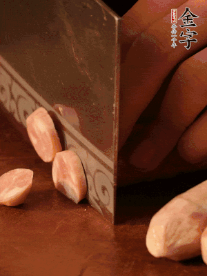 金字烤腸切圓片。