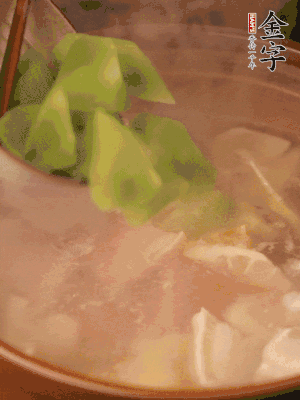 再加入焯水過(guò)的百葉結(jié)、萵筍塊燉15-20分鐘。