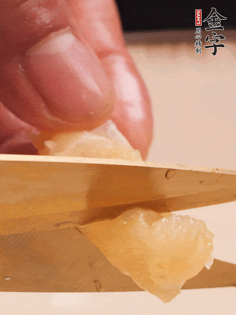 取出放入清水中，清洗表面，再剪成小段