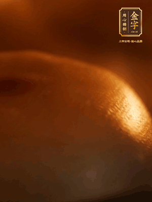 烤箱預(yù)熱至170℃，月餅放在中下層，烤18分鐘左右